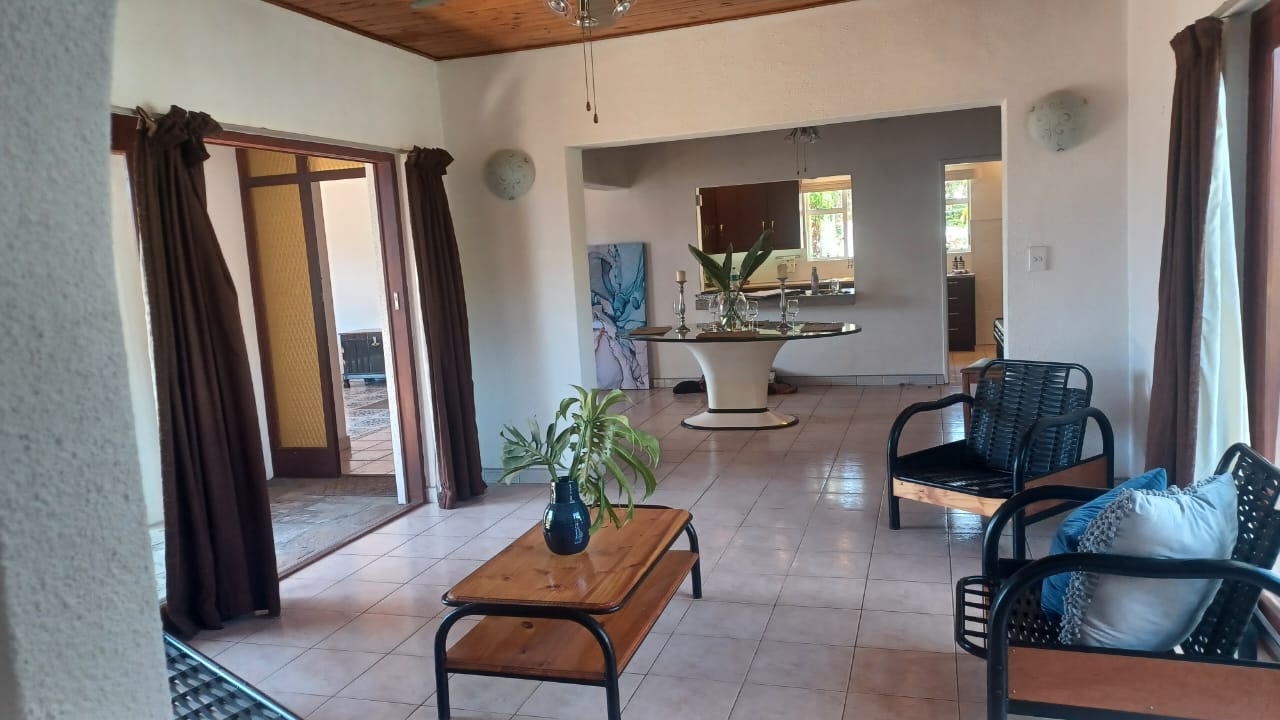 4 Bedroom Property for Sale in Oakglen Western Cape